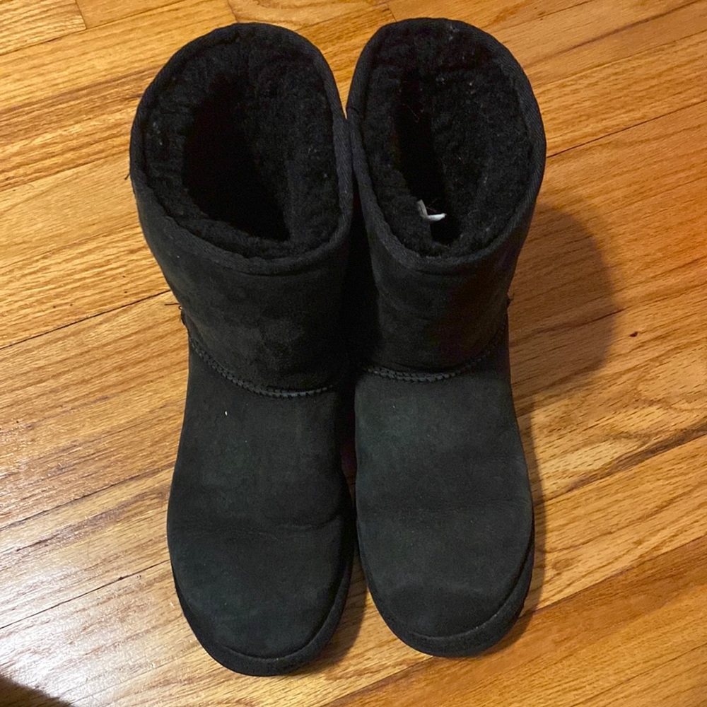 Uggs black lightly used